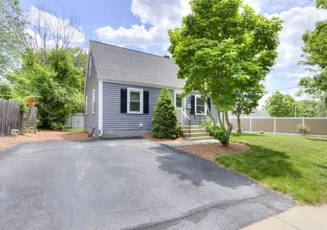 3rd image of 10 Ridgewood Rd, Worcester, MA 01606 | MLS# 73538061
