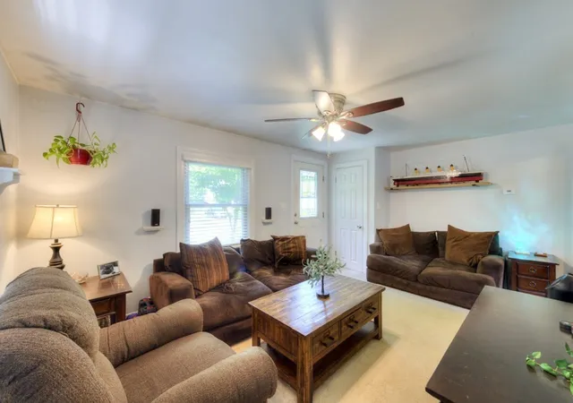 5th image of 10 Ridgewood Rd, Worcester, MA 01606 | MLS# 73538061