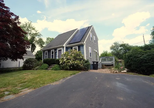 1st image of 7 Holly St, Halifax, MA 02338 | MLS# 73539845