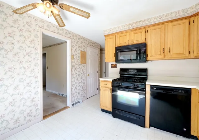 5th image of 7 Holly St, Halifax, MA 02338 | MLS# 73539845