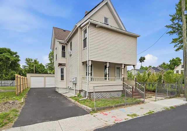 2nd image of 52 Lebanon St, Springfield, MA 01109 | MLS# 73553396