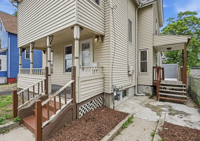 Photo 3 of Single family home for sale at 52 Lebanon St, Springfield, MA 01109 | MLS# 73553396 | Listing updated on 2026-09-07