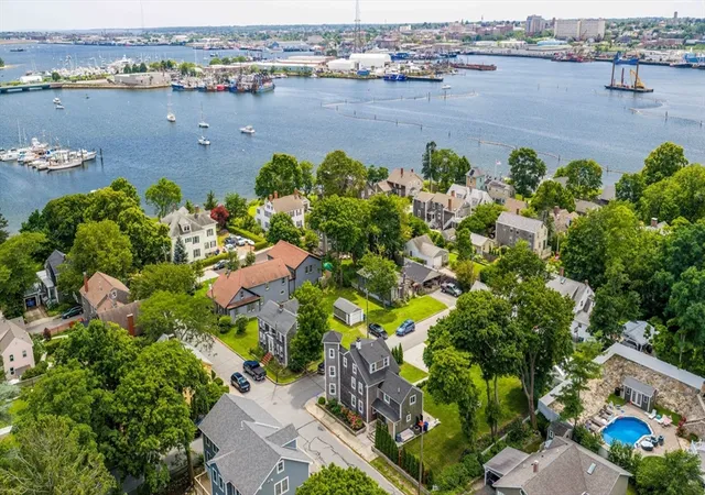 4th image of 24 Oxford Street, Fairhaven, MA 02719 | MLS# 73557995