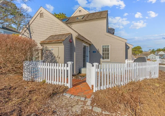 Homes for sale in Mashpee, MA | 6 Hammock Pond Rd #6, Mashpee, MA 02649 | MLS# 73433076