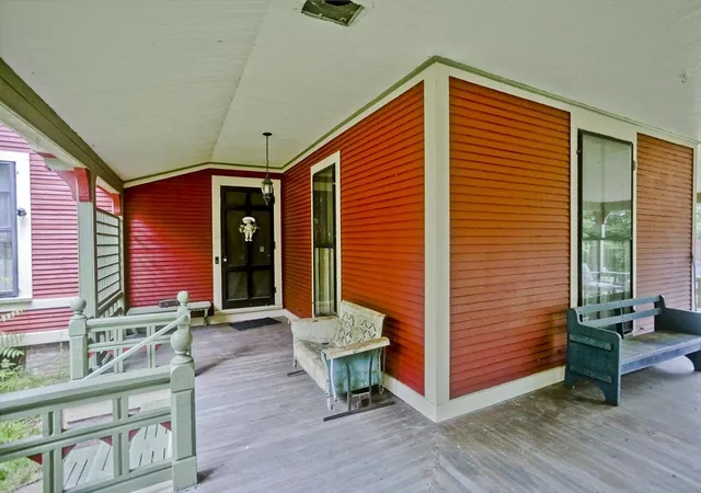 Photo 3 of Single family home for sale at 2 Crescent Hl, Springfield, MA 01105 | MLS# 73545151 | Listing updated on 2026-08-06