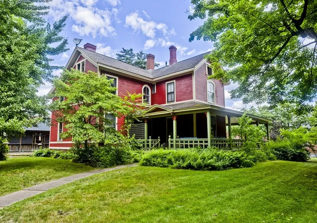 Photo 3 of Single family home for sale at 2 Crescent Hl, Springfield, MA 01105 | MLS# 73545151 | Listing updated on 2026-08-06
