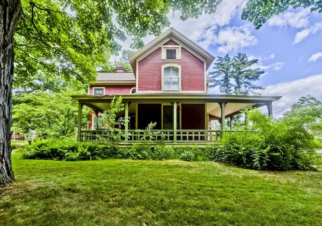 Photo 4 of Single family home for sale at 2 Crescent Hl, Springfield, MA 01105 | MLS# 73545151 | Listing updated on 2026-08-06