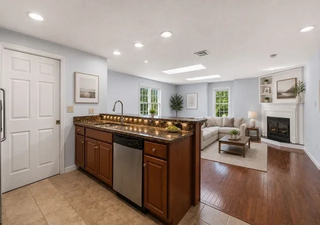 4th image of 215 Longmeadow Rd, Taunton, MA 02780