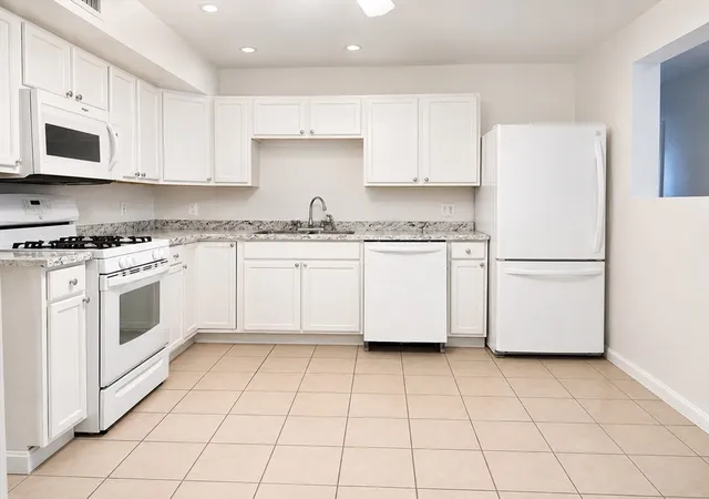 Homes for sale in Fall River, MA | 526 Third St #3, Fall River, MA 02721 | MLS# 73543541