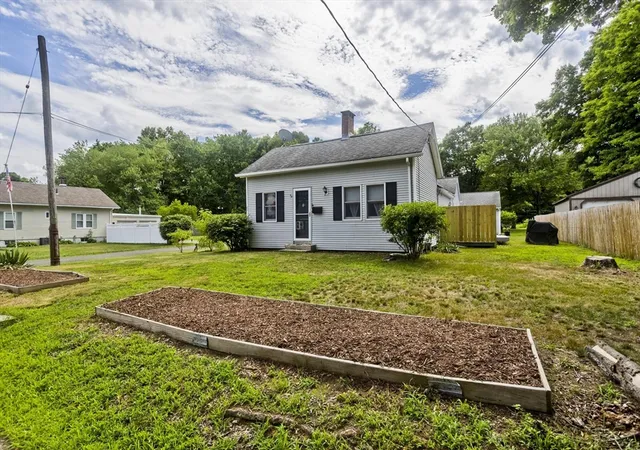 1st image of 82 Montgomery St, Westfield, MA 01085 | MLS# 73548635