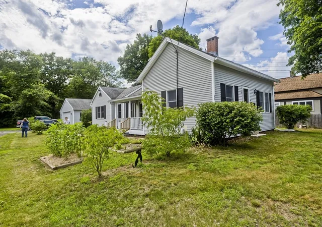 2nd image of 82 Montgomery St, Westfield, MA 01085 | MLS# 73548635