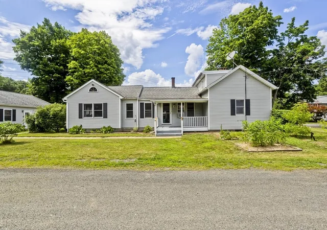 3rd image of 82 Montgomery St, Westfield, MA 01085 | MLS# 73548635