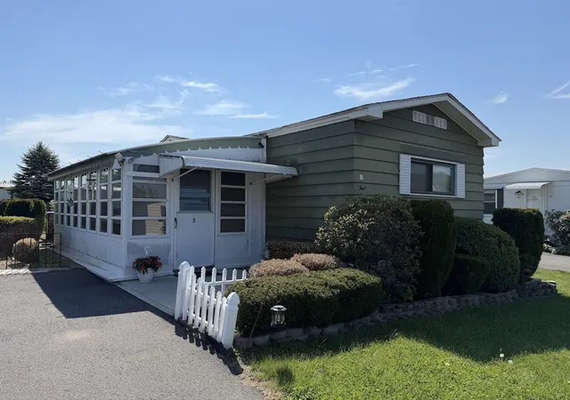 Homes for sale in Westfield, MA | 5 Fourth Ave, Westfield, MA 01085 | MLS# 73522025