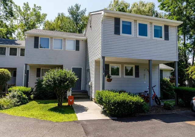 2nd image of 132 Briar Way #132, Greenfield, MA 01301 | MLS# 73553262