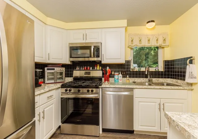 3rd image of 132 Briar Wy, Greenfield, MA 01301