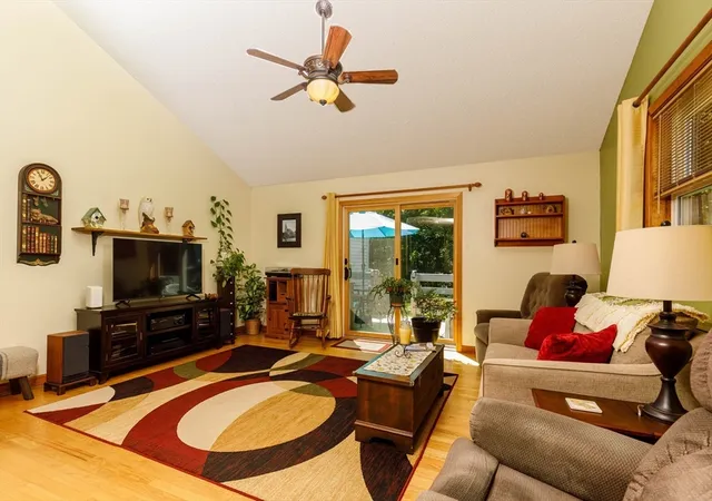 5th image of 132 Briar Wy, Greenfield, MA 01301