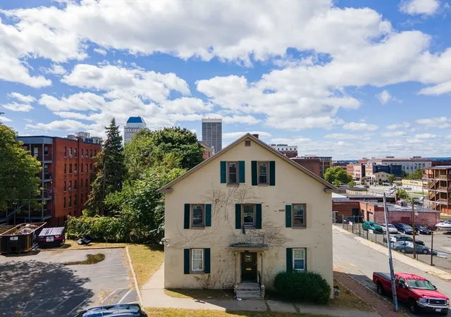 3rd image of 69 Winter St, Springfield, MA 01105 | MLS# 73536012