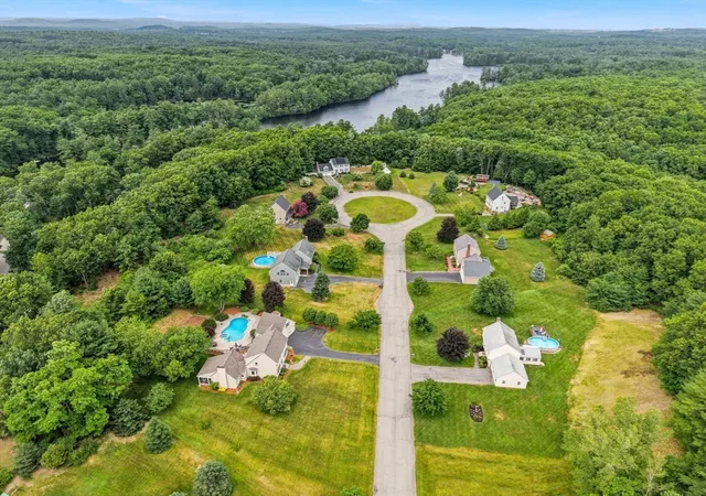 42nd image of 2 Montana Dr, Tyngsboro, MA 01879 | MLS# 73540040