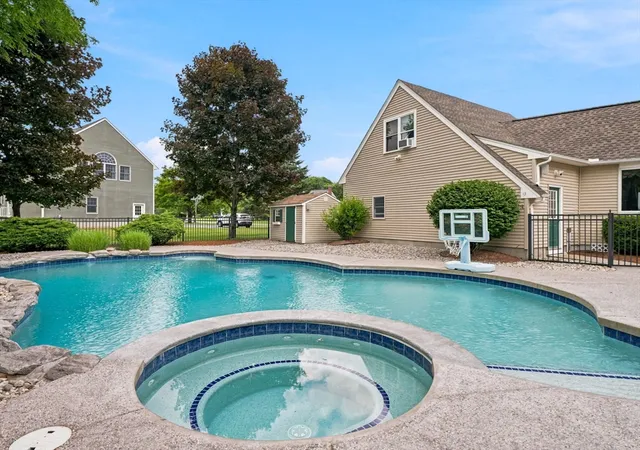 4th image of 2 Montana Dr, Tyngsboro, MA 01879 | MLS# 73540040