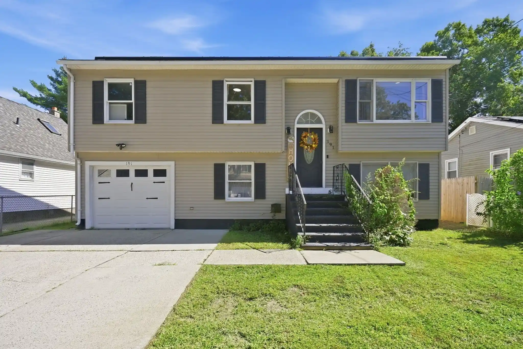 Photo 1 of Sale Pending at 191 Lamont St, Springfield, MA 01119 | MLS# 73569883 | Listing updated on 2026-10-16