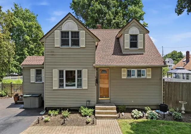 Photo 2 of Sale Pending at 1 Summit Ter, Peabody, MA 01960 | MLS# 73553754 | Listing updated on 2026-08-13