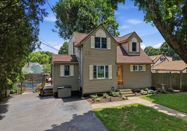 Photo 3 of Sale Pending at 1 Summit Ter, Peabody, MA 01960 | MLS# 73553754 | Listing updated on 2026-08-13