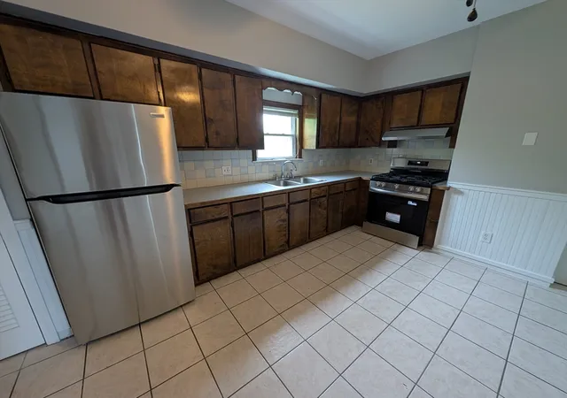 Listing Photo 4 - Condo for sale in building located at 162 Rockland St, Fall River, MA 02724