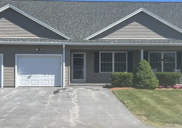 Homes for sale in Oxford, MA | 9 Daniel Dr #9, Oxford, MA 01537 | MLS# 73533855