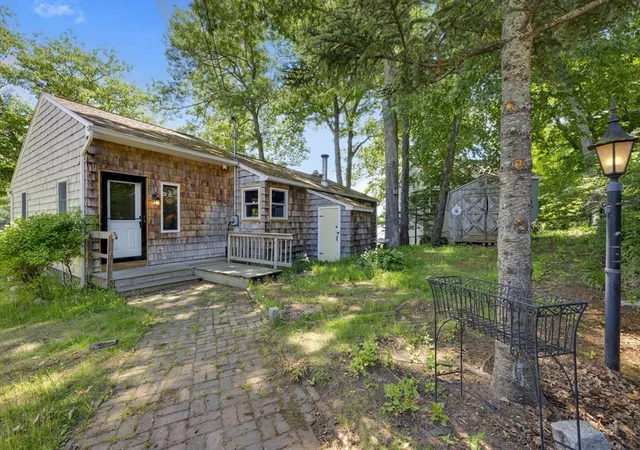 2nd image of 12 Roberts Park Rd, Holland, MA 01521 | MLS# 73539456