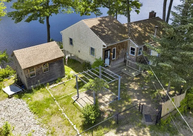 3rd image of 12 Roberts Park Rd, Holland, MA 01521 | MLS# 73539456