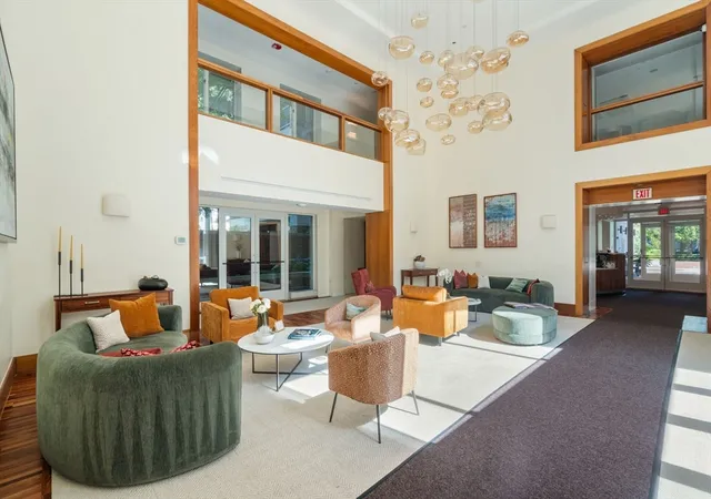 2nd image of 130 Mount Auburn St, Cambridge, MA 02138