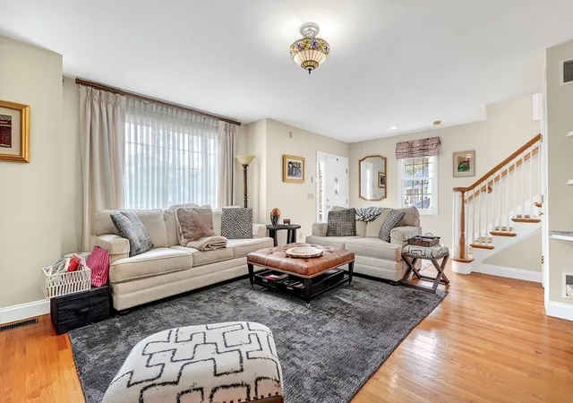 5th image of 58-60 Tanglewood, Newton, MA 02459