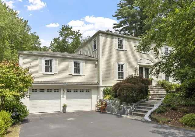 Photo 3 of Single family home for sale at 18 Farrwood Dr, Andover, MA 01810 | MLS# 73556626 | Listing updated on 2026-09-01