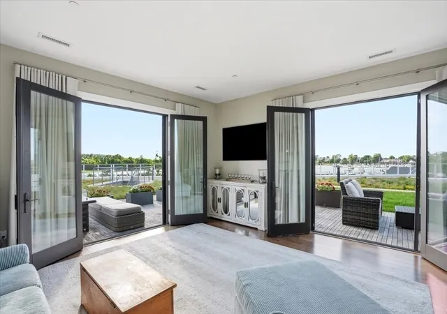 Homes for sale in Hingham, MA | 10 Shipyard Dr #212, Hingham, MA 02043 | MLS# 73541044