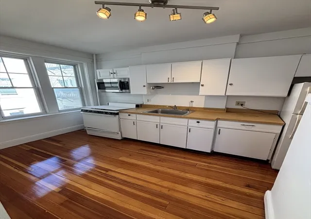 3rd image of Castle Condominium, Boston, MA 02130