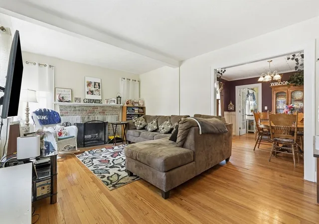 4th image of 17-19 Howes St, Springfield, MA 01118 | MLS# 73548179