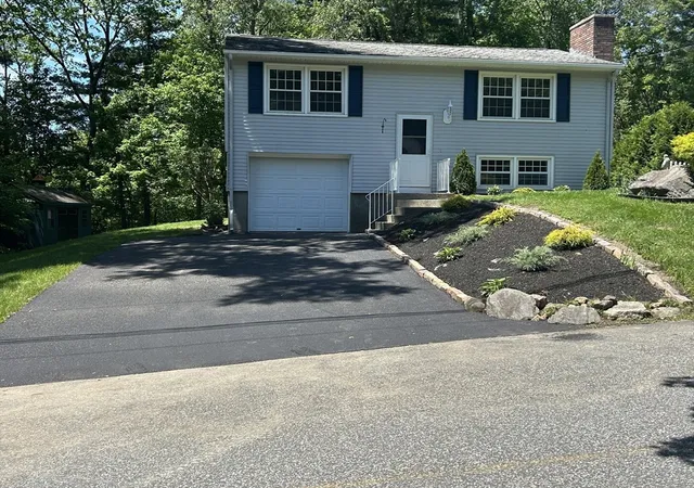 Homes for sale in Sturbridge, MA | 9 Cricket Dr, Sturbridge, MA 01566 | MLS# 73524477