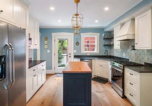 Photo 4 of Sale Pending at 8 Oak St, Winchester, MA 01890 | MLS# 73555597 | Listing updated on 2026-08-11