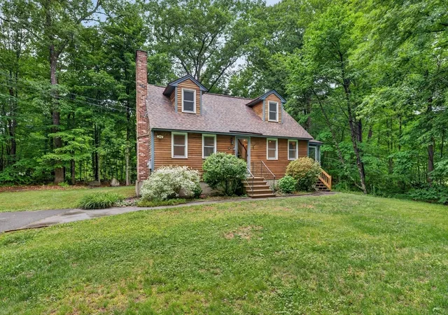 Homes for sale in Pepperell, MA | 46 West St, Pepperell, MA 01463 | MLS# 73539885
