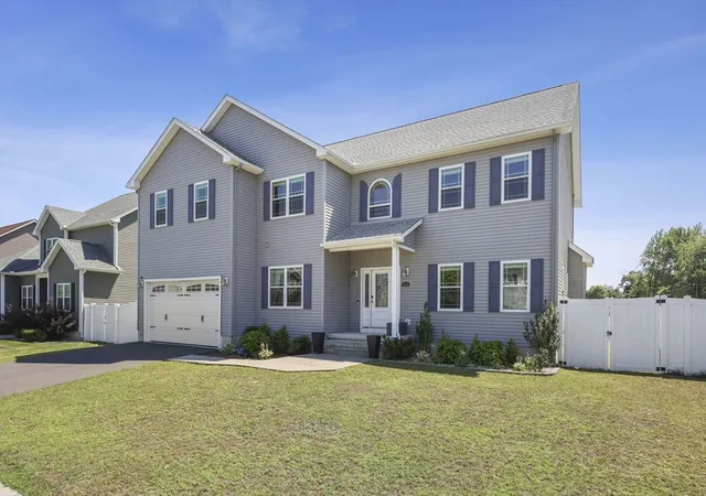 2nd image of 51 Elaine Cir, Springfield, MA 01109 | MLS# 73556598