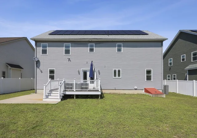 42nd image of 51 Elaine Cir, Springfield, MA 01109 | MLS# 73556598