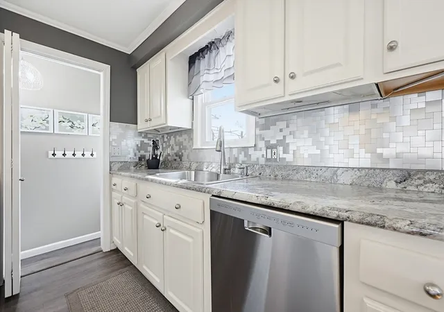 4th image of 89 Coburn Dr, Lowell, MA 01854 | MLS# 73507698