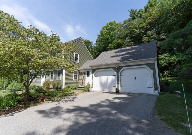 Photo 4 of Sale Pending at 32 Mcgregory Rd, Sturbridge, MA 01566 | MLS# 73563145 | Listing updated on 2026-09-23