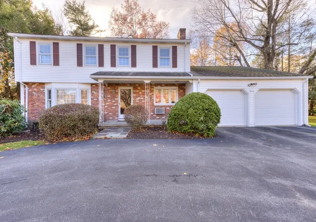 Photo 3 of Single family home for sale at 7 Dubiel Dr, Worcester, MA 01609 | MLS# 73455937 | Listing updated on 2025-12-14