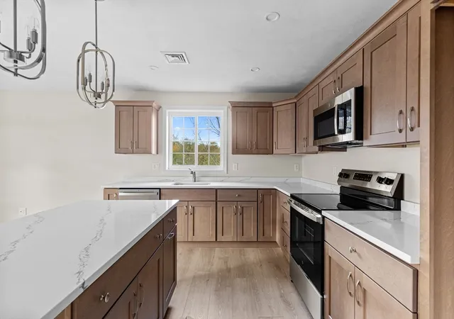 2nd image of 393 Court St #6, Plymouth, MA 02360 | MLS# 73547125