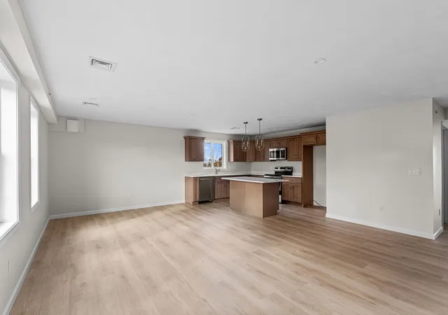 4th image of 393 Court St #6, Plymouth, MA 02360 | MLS# 73547125