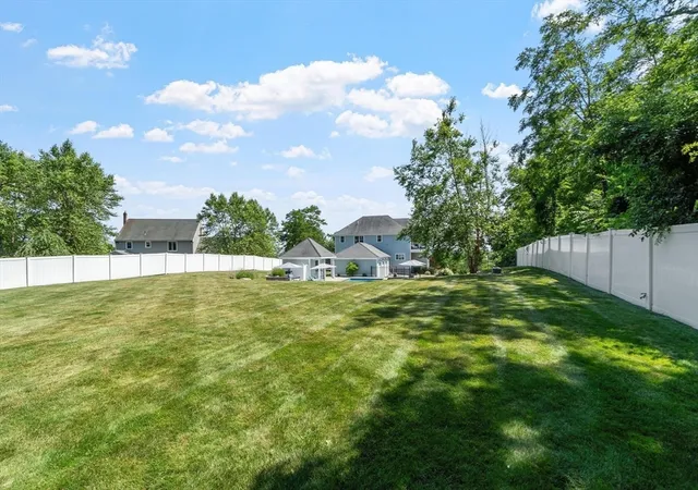 42nd image of 7 Bridle Spur Ln, Danvers, MA 01923 | MLS# 73554481