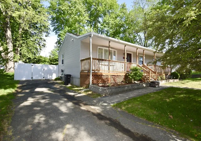 Homes for sale in East Longmeadow, MA | 3 Vineland Ave, East Longmeadow, MA 01028 | MLS# 73534806