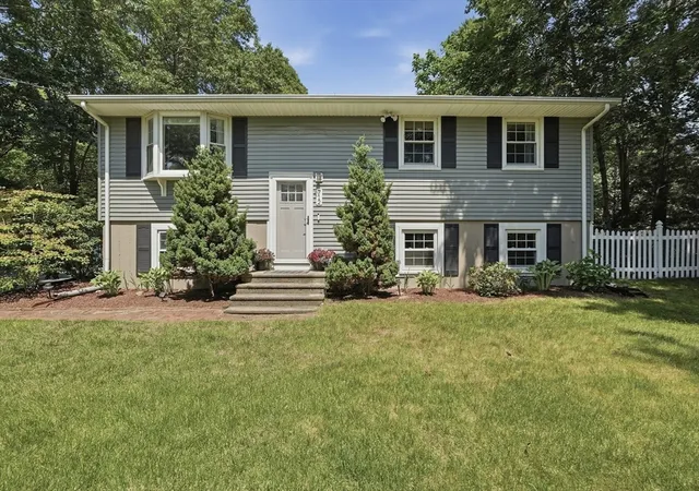 3rd image of 712 Berkley Street, Berkley, MA 02779 | MLS# 73544210