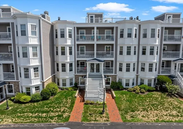 1st image of 15 Park Ave #302, Hull, MA 02045 | MLS# 73565518